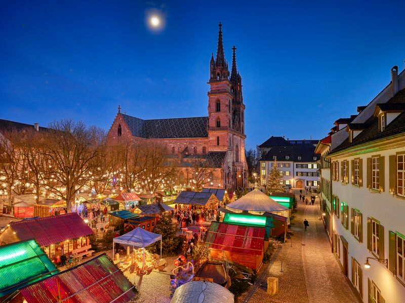 Basler Weihnachtsmarkt Auf Dem Mnsterplatz Basel Christmas Market At Mnsterplatz